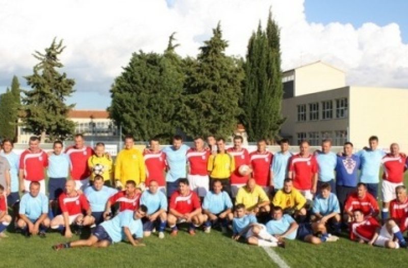 Knin - grad-knin.net - Odigrana nogometna utakmica između Grada Knina i Grada Benkovca